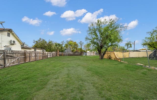 rental at 0 Westfall Ave in San Antonio, TX — photo 3