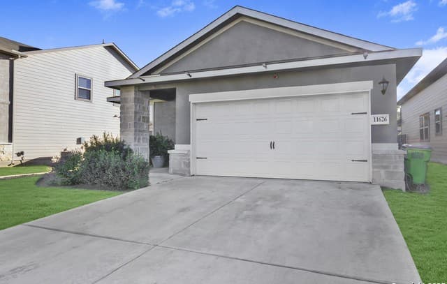 3-bedroom rental at 11626 Tribute Oaks in San Antonio, TX — photo 2