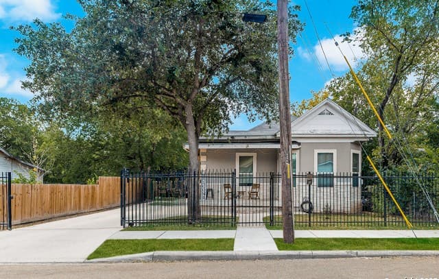 4-bedroom rental at 626 Gould in San Antonio, TX — photo 1