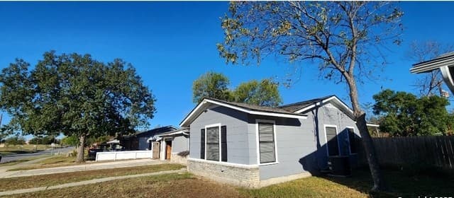 3-bedroom rental at 2625 Woodlawn in San Antonio, TX — photo 2