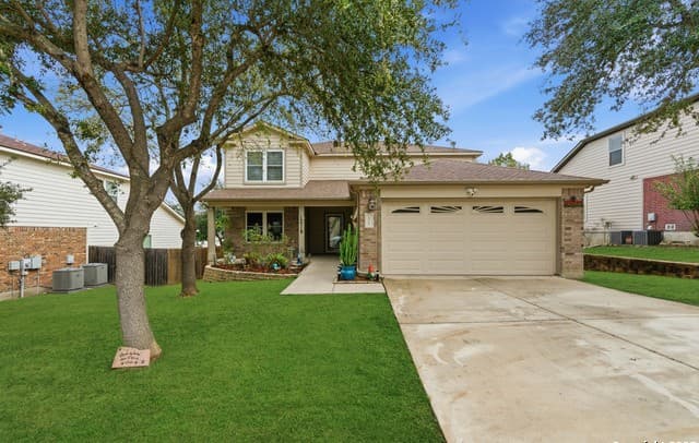 5-bedroom rental at 15718 Hastings Park in Selma, TX — photo 2