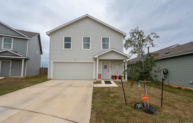 4-bedroom rental at 13255 Faxon Pass in San Antonio, TX — photo 1