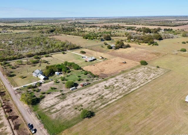 rental at TBD Cr 5718 E in Natalia, TX — photo 2