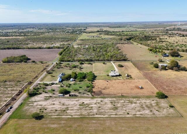 rental at TBD Cr 5718 E in Natalia, TX — photo 3