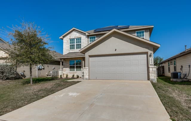 5-bedroom rental at 4843 Closed Grip in San Antonio, TX — photo 2