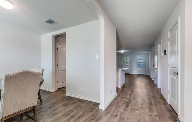 5-bedroom rental at 4843 Closed Grip in San Antonio, TX — photo 4