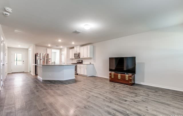 5-bedroom rental at 4843 Closed Grip in San Antonio, TX — photo 5