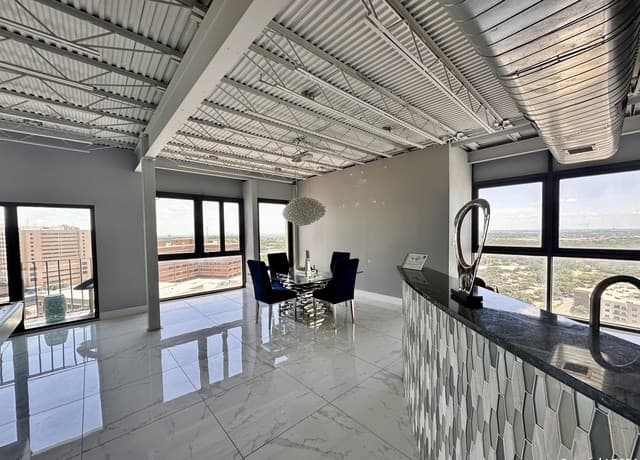 3-bedroom rental at 7701 Wurzbach Rd Unit 2301 in San Antonio, TX — photo 2
