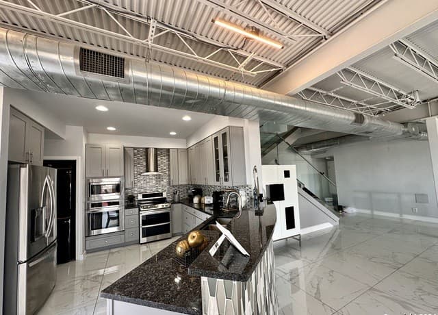 3-bedroom rental at 7701 Wurzbach Rd Unit 2301 in San Antonio, TX — photo 5