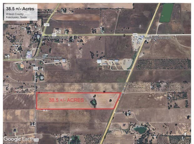 rental at 0 County Road 236 in Stockdale, TX — photo 4
