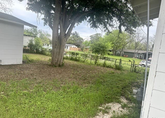2-bedroom rental at 311 Kenmar in San Antonio, TX — photo 5