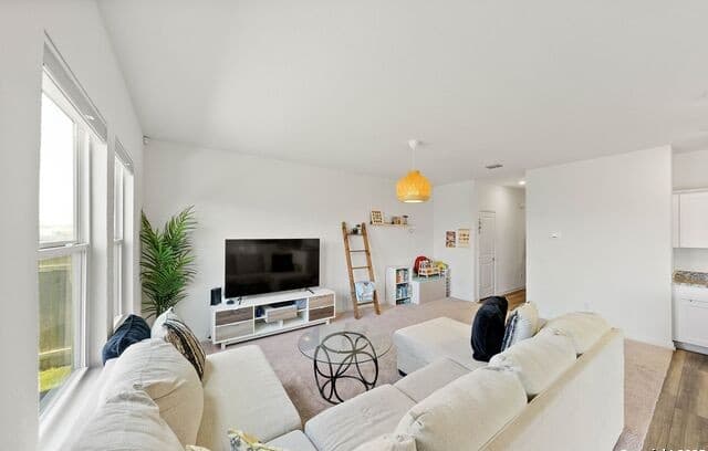 4-bedroom rental at 14407 Elkhorn in San Antonio, TX — photo 3