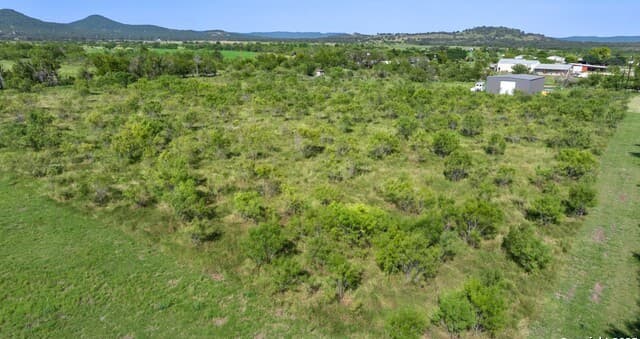 rental at 299 River View Drive in Utopia, TX — photo 3