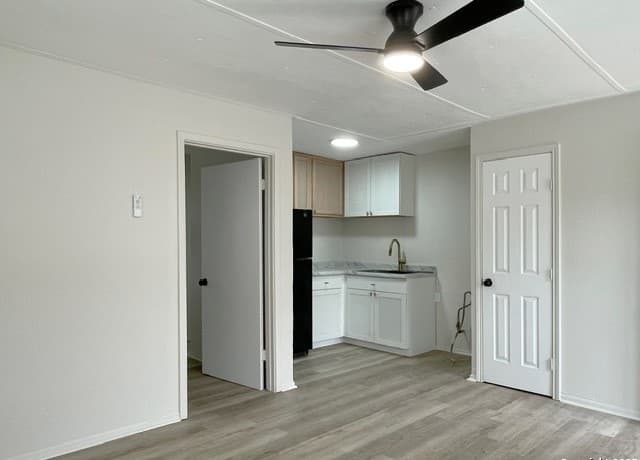 1-bedroom rental at 347 Ware Unit 18 in San Antonio, TX — photo 4