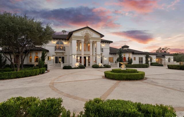 6-bedroom rental at 1418 Greystone in San Antonio, TX — photo 1