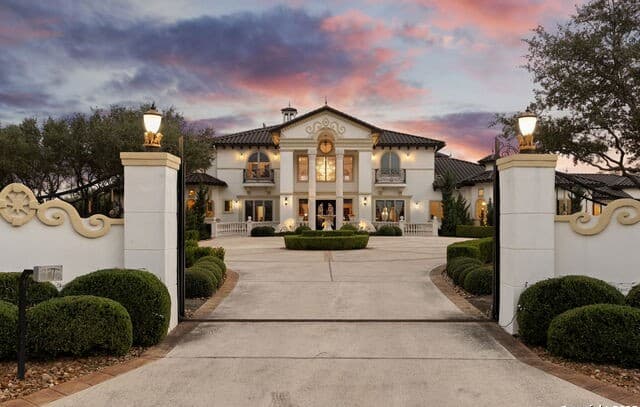 6-bedroom rental at 1418 Greystone in San Antonio, TX — photo 3