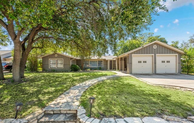 4-bedroom rental at 122 Brees in San Antonio, TX — photo 1