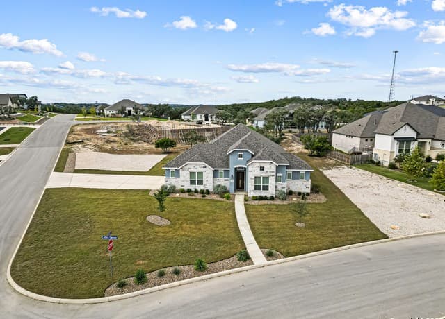 3-bedroom rental at 27103 Coltens Canyon in San Antonio, TX — photo 3