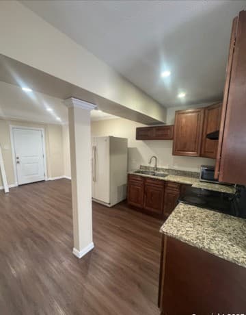 2-bedroom rental at 219 Silver Sands Unit 1 in San Antonio, TX — photo 2