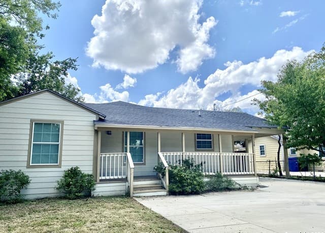 3-bedroom rental at 1138 Santa Anna in San Antonio, TX — photo 1
