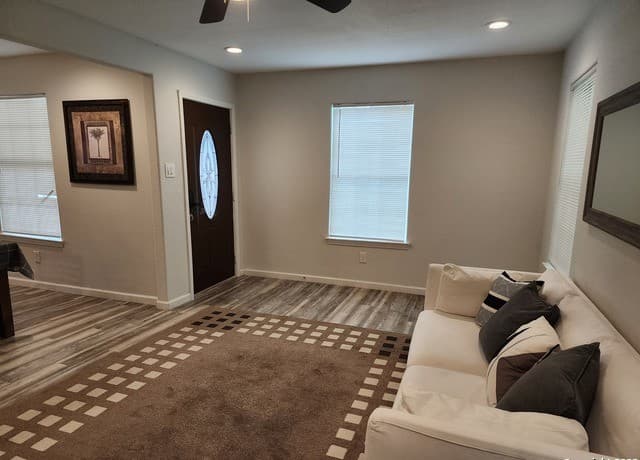 3-bedroom rental at 1138 Santa Anna in San Antonio, TX — photo 4