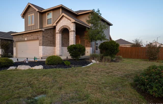 3-bedroom rental at 102 Katy Way in San Antonio, TX — photo 2