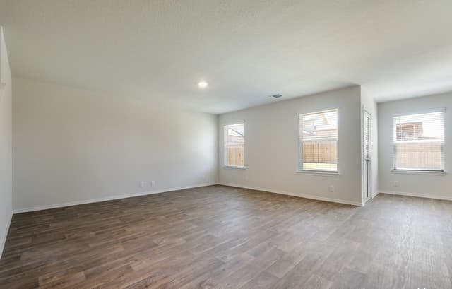 3-bedroom rental at 14330 Llama PL in San Antonio, TX — photo 4