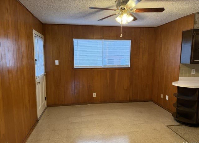 3-bedroom rental at 7110 Hickory Grove in San Antonio, TX — photo 4