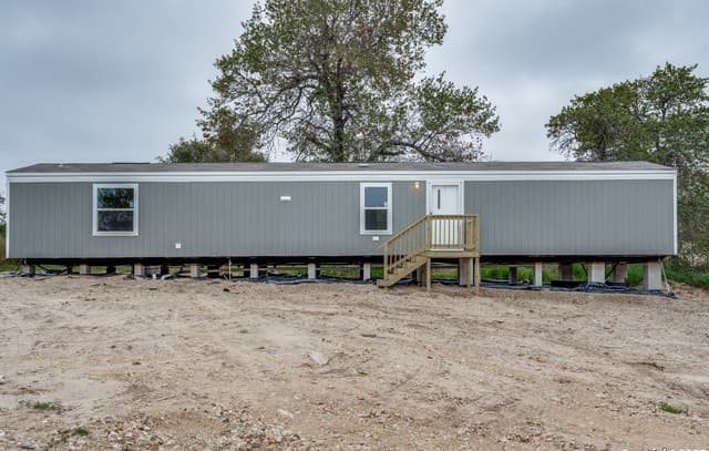 3-bedroom rental at 4634 Waterwood Pass in Elmendorf, TX — photo 3