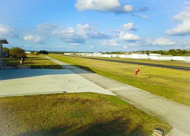 5-bedroom rental at 28 Boerne Stage Airfield in Boerne, TX — photo 5