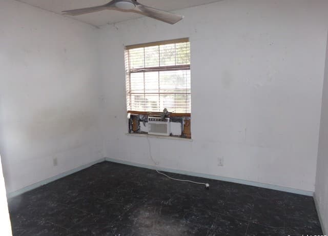 3-bedroom rental at 1212 Churing in San Antonio, TX — photo 4