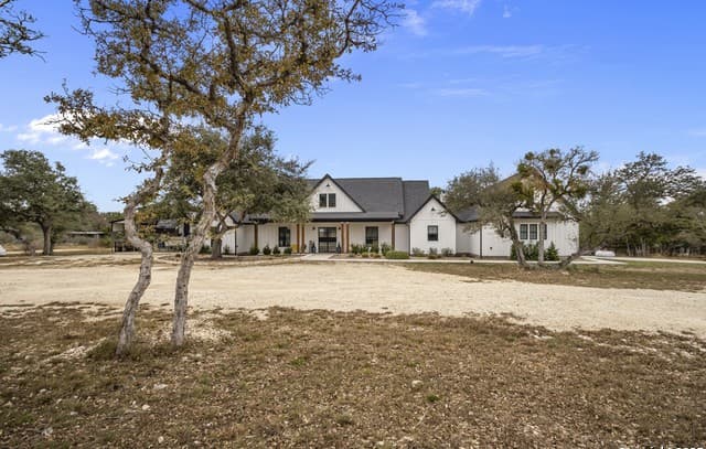 3-bedroom rental at 209 River Ridge in Boerne, TX — photo 2