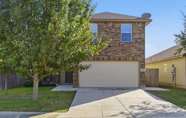 3-bedroom rental at 8215 Radiant Star in San Antonio, TX — photo 2