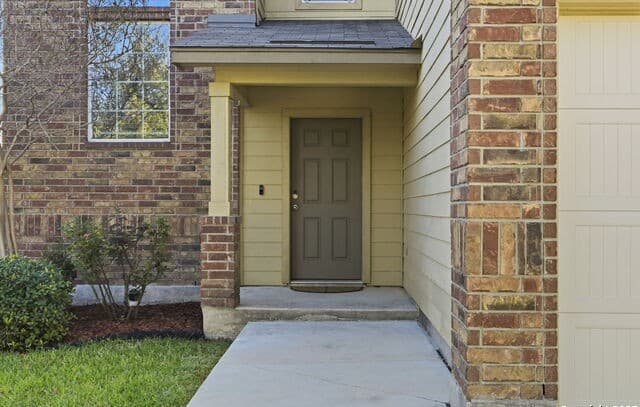 3-bedroom rental at 8215 Radiant Star in San Antonio, TX — photo 3