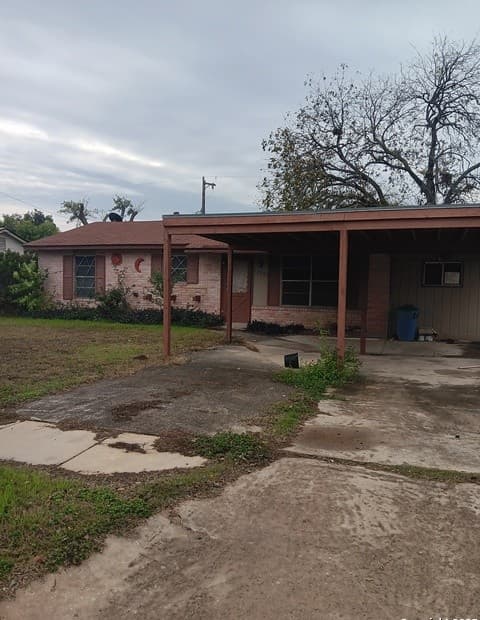3-bedroom rental at 10902 Lazy Oaks in San Antonio, TX — photo 1