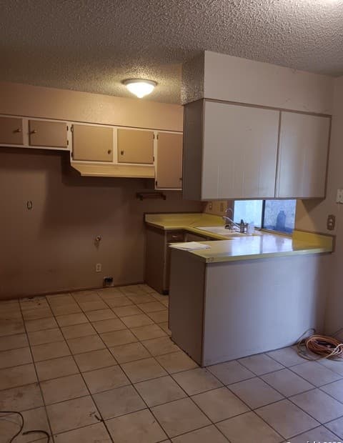 3-bedroom rental at 10902 Lazy Oaks in San Antonio, TX — photo 3