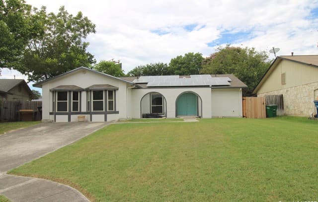 3-bedroom rental at 3807 Briarhaven in San Antonio, TX — photo 1