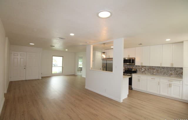 3-bedroom rental at 3807 Briarhaven in San Antonio, TX — photo 4
