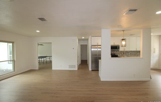 3-bedroom rental at 3807 Briarhaven in San Antonio, TX — photo 5