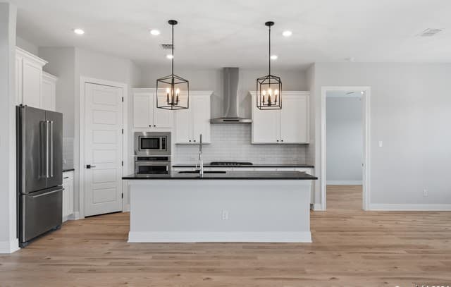 3-bedroom rental at 204 Azalea Alley in Castroville, TX — photo 3