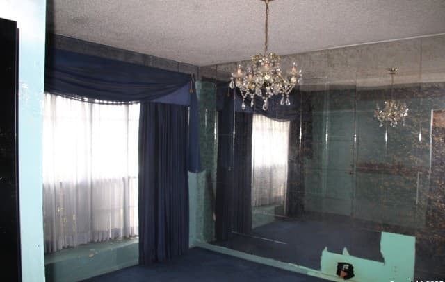 4-bedroom rental at 6542 W Commerce in San Antonio, TX — photo 4