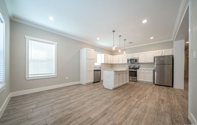 4-bedroom rental at 1418 Burleson in San Antonio, TX — photo 4