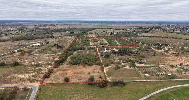 rental at 000 W County Road 681 in Lytle, TX — photo 4
