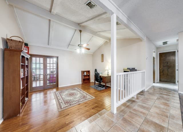 3-bedroom rental at 4818 Winthop in San Antonio, TX — photo 2