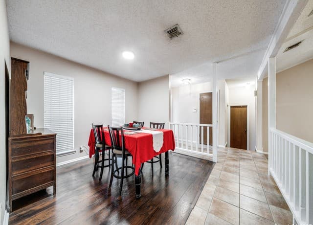 3-bedroom rental at 4818 Winthop in San Antonio, TX — photo 4