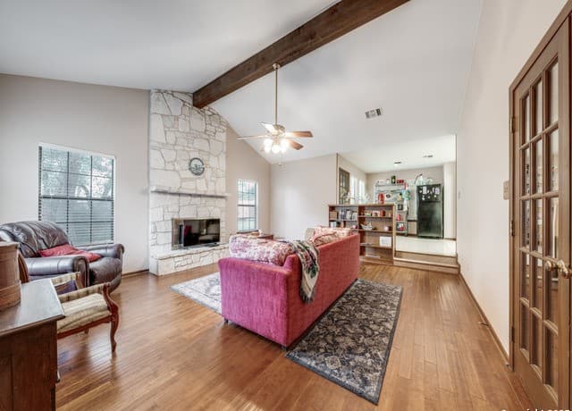 3-bedroom rental at 4818 Winthop in San Antonio, TX — photo 5