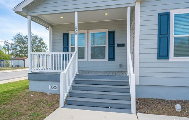 4-bedroom rental at 1420 Burleson in San Antonio, TX — photo 4