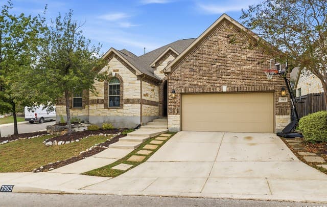 4-bedroom rental at 3903 Firebush in San Antonio, TX — photo 2