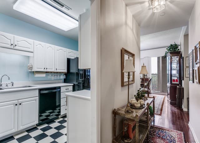 2-bedroom rental at 1 Towers Park Ln Unit 412 in San Antonio, TX — photo 2
