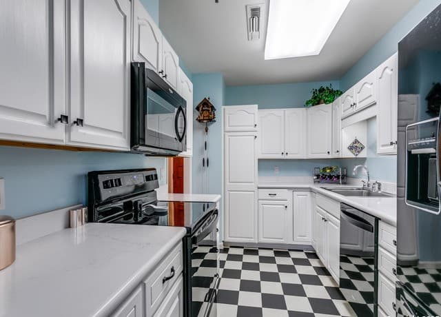 2-bedroom rental at 1 Towers Park Ln Unit 412 in San Antonio, TX — photo 3